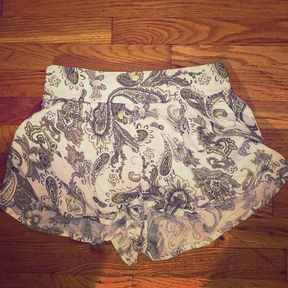 Floral print flowy shorts